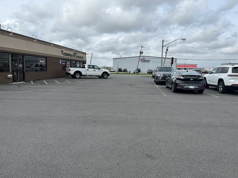 10158 Niagara Falls Blvd, Niagara Falls, NY for lease - Building Photo - Image 3 of 24