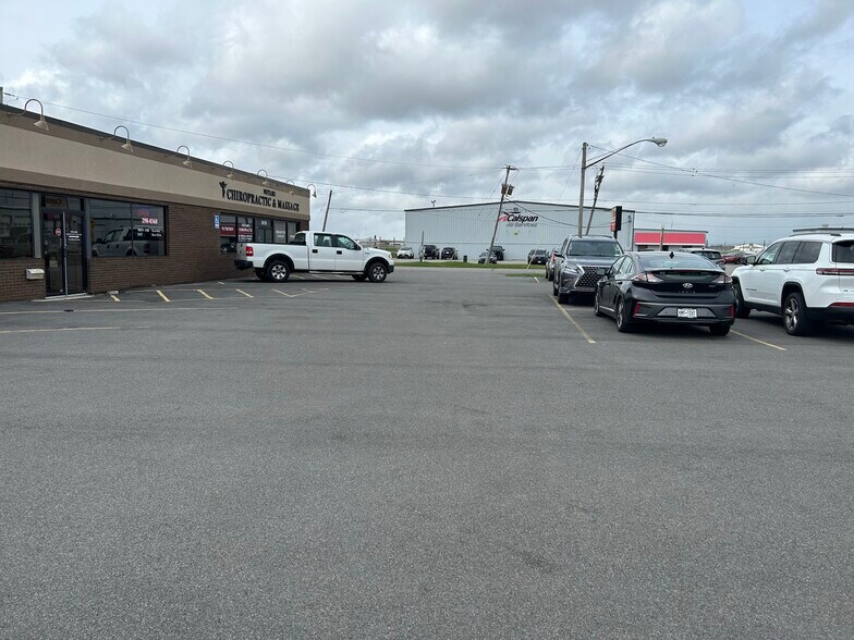 10158 Niagara Falls Blvd, Niagara Falls, NY à louer - Photo du bâtiment - Image 3 de 24
