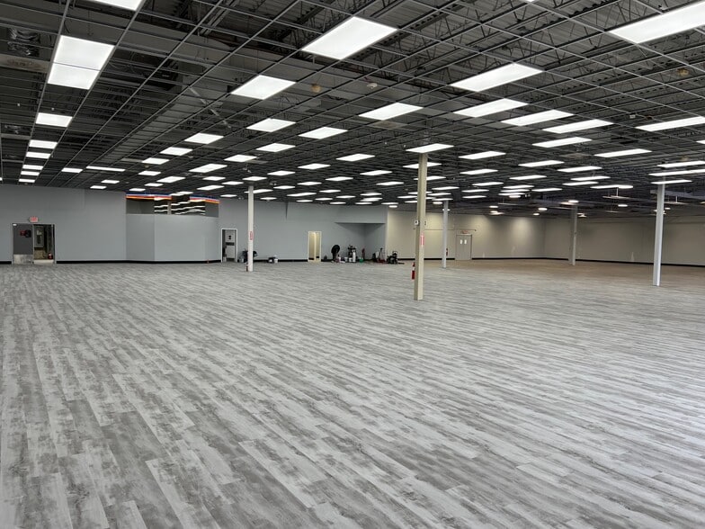 1194 N Kinzie Ave, Bradley, IL for lease - Building Photo - Image 2 of 7