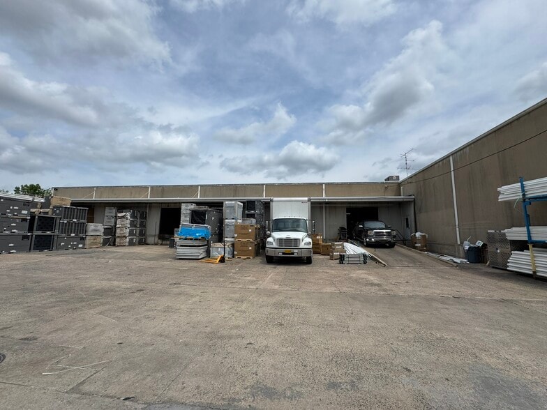 2000 E Roosevelt Rd, Little Rock, AR for lease - Building Photo - Image 2 of 9