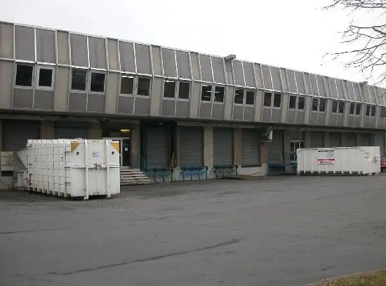 Industriel dans Villejust à louer - Photo du bâtiment - Image 2 de 3