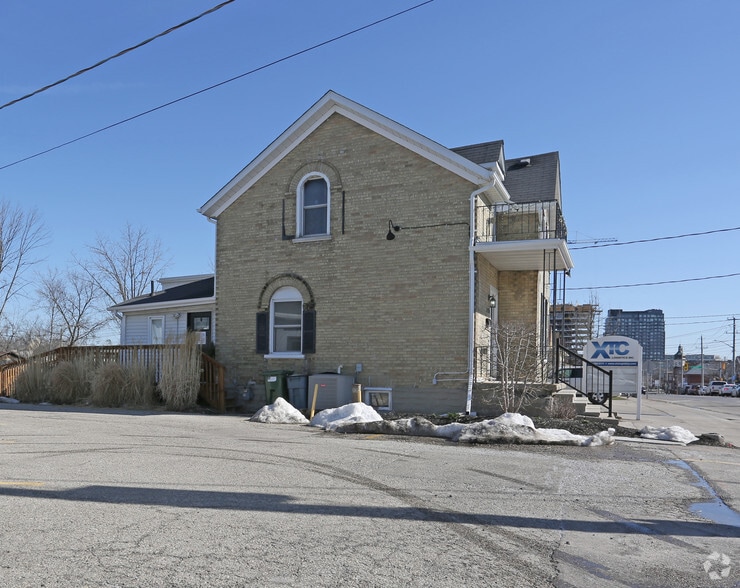 196 Victoria St S, Kitchener, ON à vendre - Photo principale - Image 1 de 1