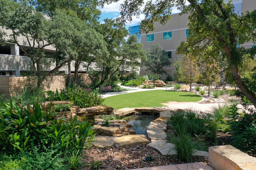 19122 N US Highway 281, San Antonio, TX for lease - Building Photo - Image 3 of 33