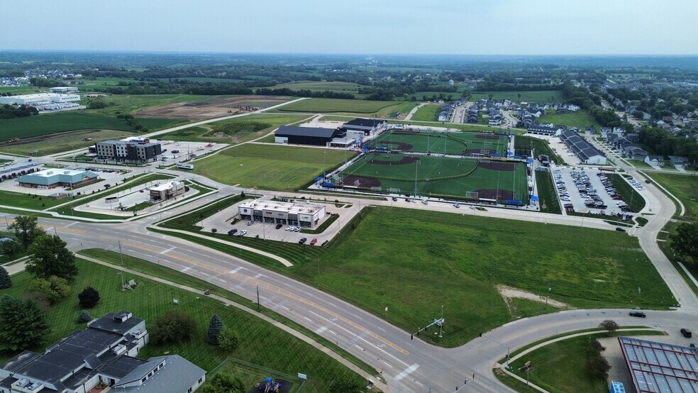 Chatam Ave, Norwalk, IA à vendre - Photo du bâtiment - Image 2 de 4