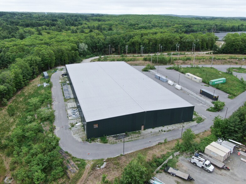 26 Williams Way, Bellingham, MA à vendre - Photo du bâtiment - Image 2 de 7