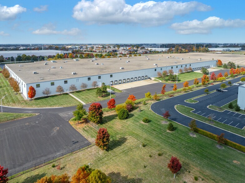 501 Airtech Pky, Plainfield, IN à vendre - Photo du bâtiment - Image 2 de 3