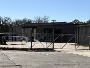 124 Industrial Dr, Boerne, TX for lease Interior Photo- Image 2 of 3