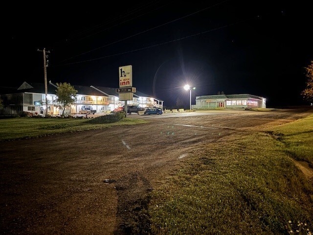 5710 48 St, Elk Point, AB for sale - Primary Photo - Image 1 of 1