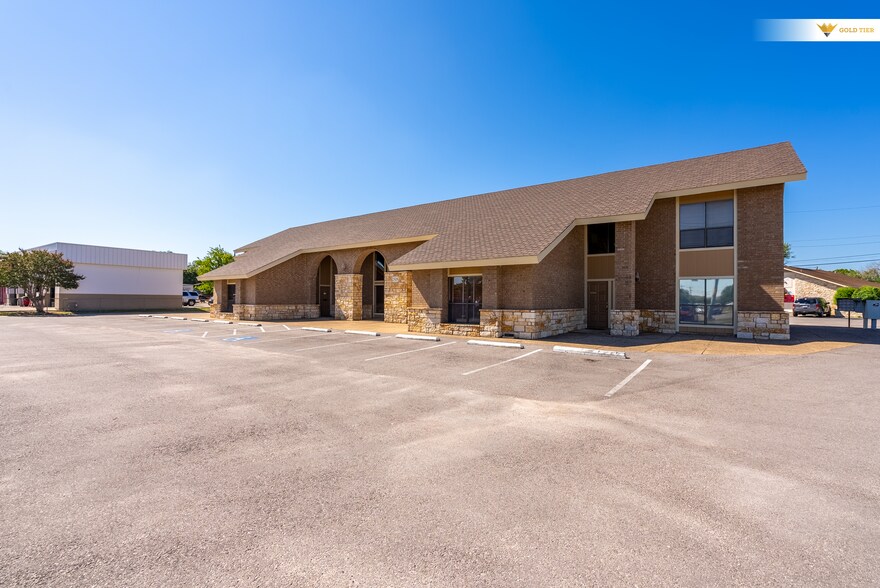 2508 Williams Dr, Georgetown, TX à louer - Photo du bâtiment - Image 2 de 8