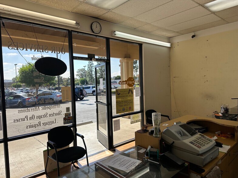 330-352 N Lemon Ave, Walnut, CA à louer - Photo du bâtiment - Image 2 de 9