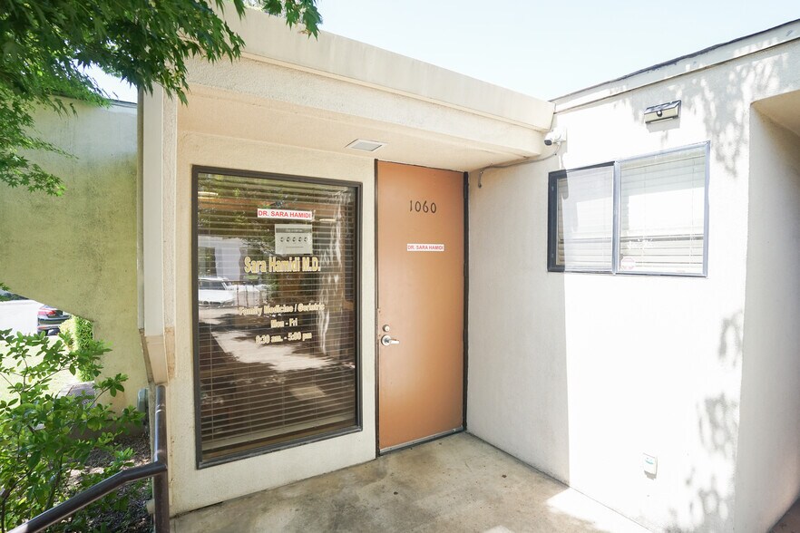 1060-1080 Delbon Ave, Turlock, CA à louer - Photo du bâtiment - Image 2 de 11