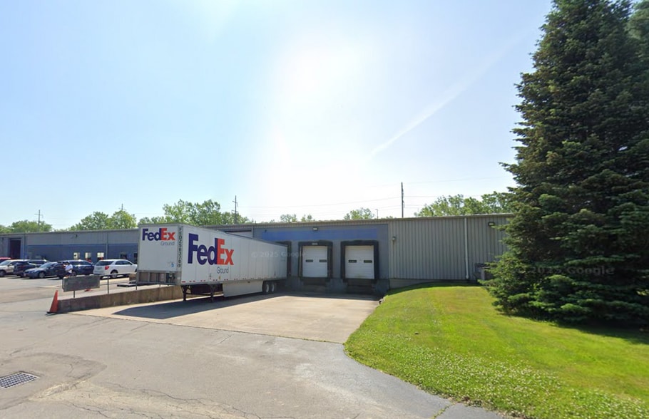 85 Innsbruck Dr, Cheektowaga, NY à louer - Photo du bâtiment - Image 3 de 6