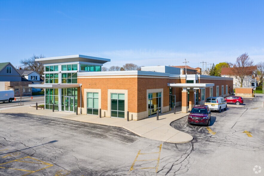 7220 W National Ave, Milwaukee, WI à louer - Photo du bâtiment - Image 2 de 12