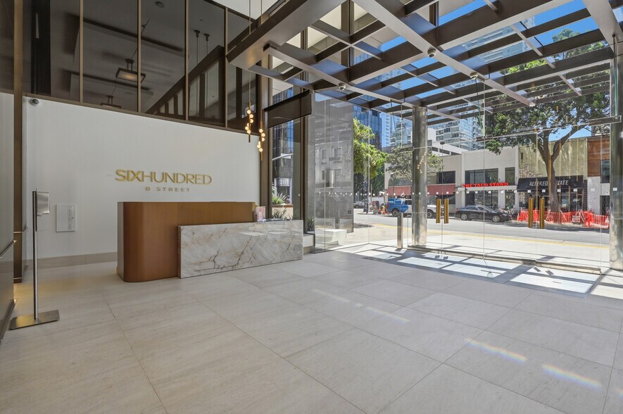 600 B St, San Diego, CA à louer - Photo du bâtiment - Image 2 de 10