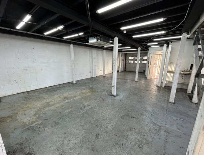 86 Goodhall St, London for lease - Building Photo - Image 3 of 4