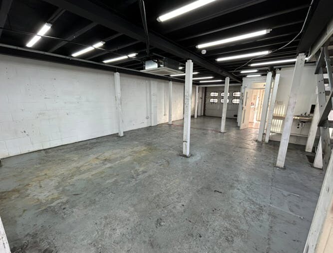 86 Goodhall St, Londres à louer - Photo du bâtiment - Image 3 de 4