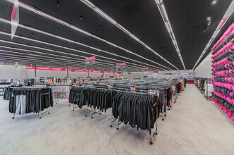 2450 E Chapman Ave, Fullerton, CA à louer Photo intérieure- Image 2 de 12