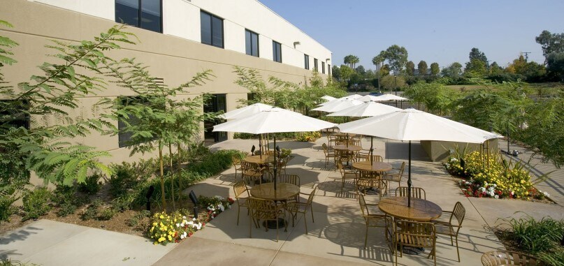 2100 E Route 66, Glendora, CA à louer - Photo du bâtiment - Image 2 de 3