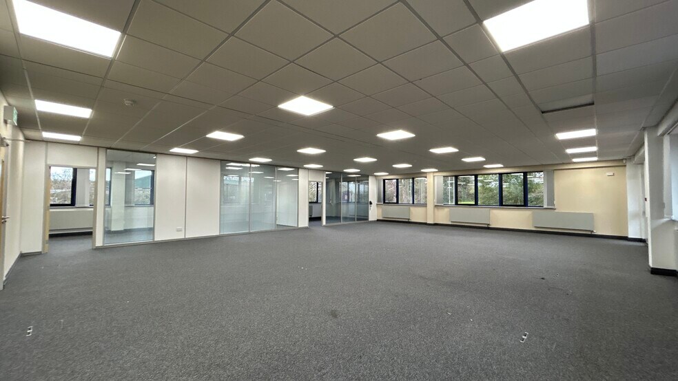 2 Wilmslow Rd, Wilmslow à louer - Photo du bâtiment - Image 3 de 18