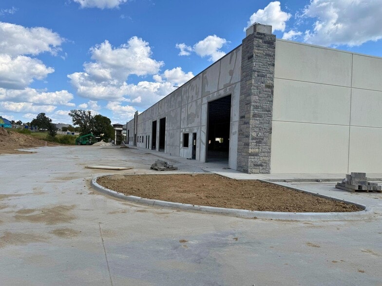 325 Hancock Dr, Hudson Oaks, TX for sale - Building Photo - Image 3 of 5