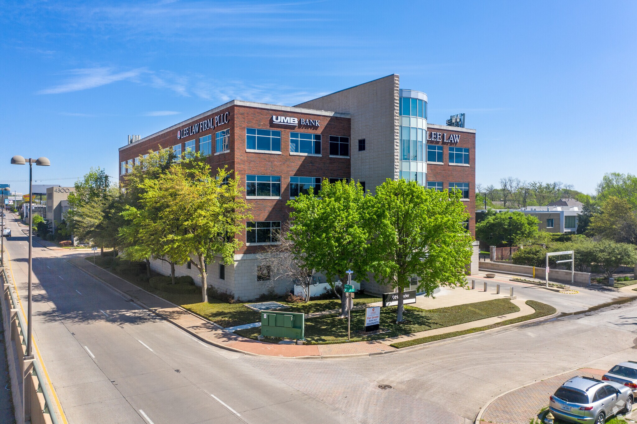 4228 N Central Expy, Dallas, TX à louer Photo du bâtiment- Image 1 de 9