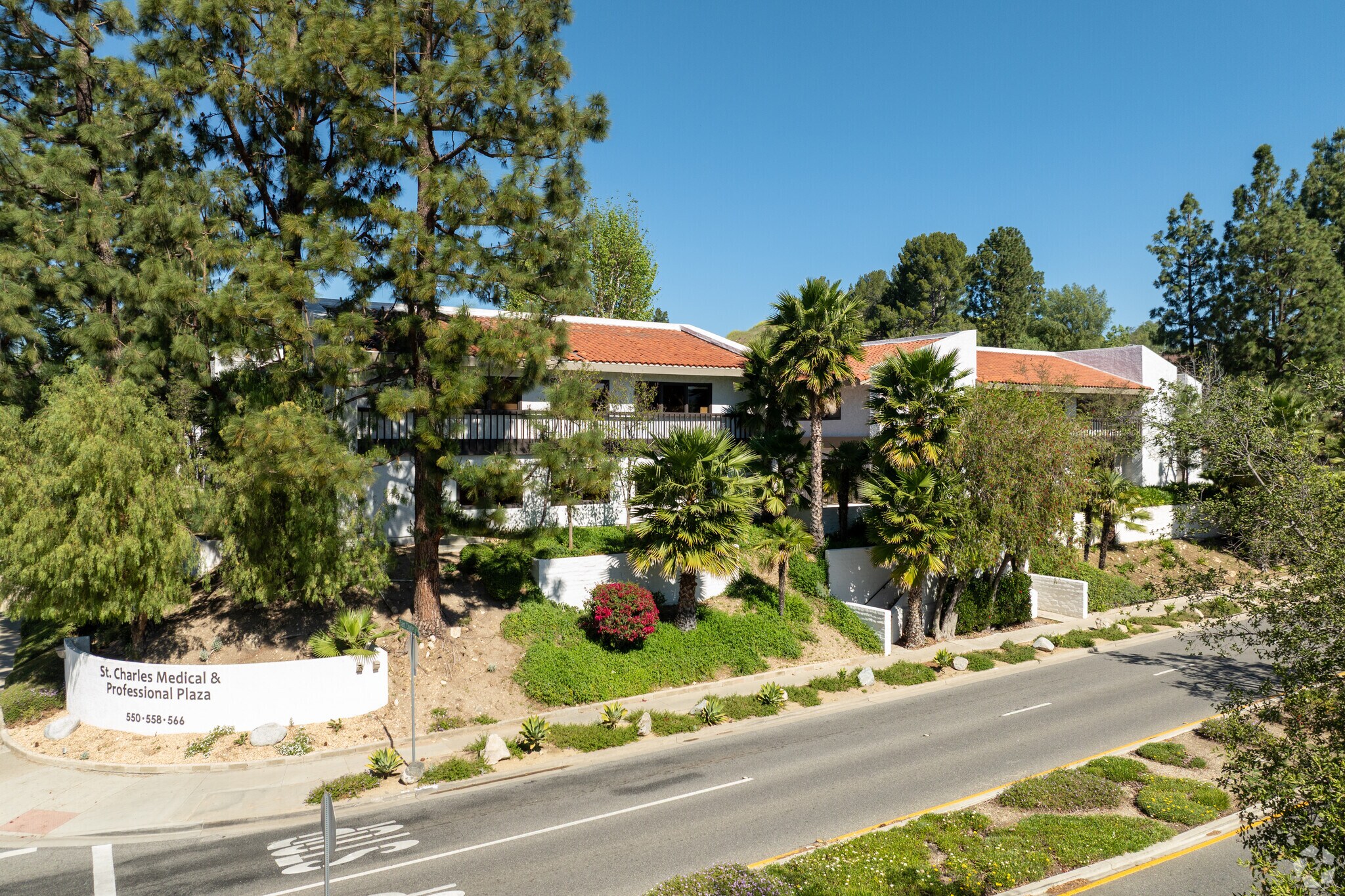 558 St. Charles Dr, Thousand Oaks, CA à vendre Photo principale- Image 1 de 6
