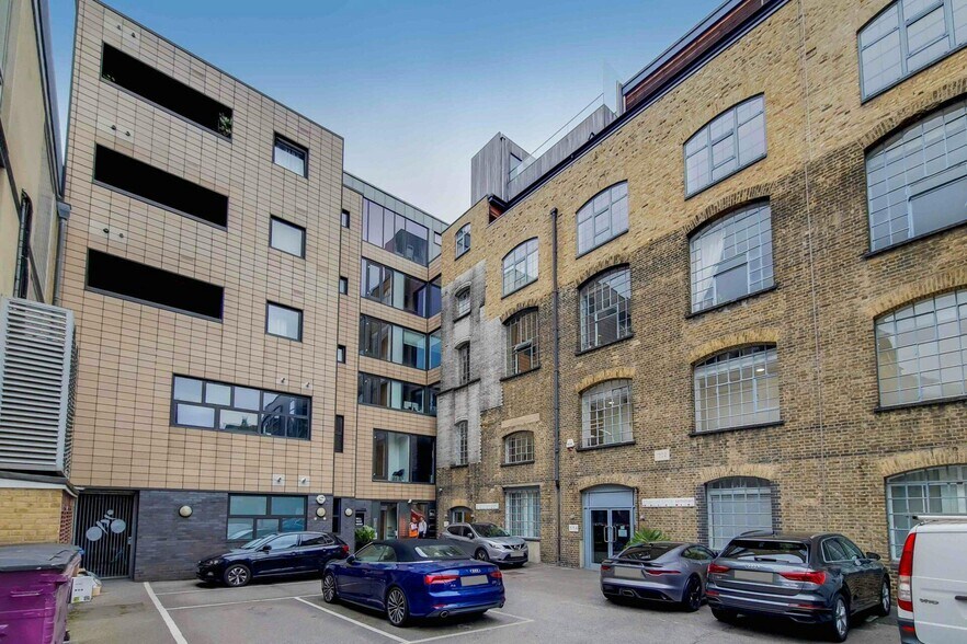 9 Bell Yard Mews, Londres à vendre - Photo du bâtiment - Image 3 de 17