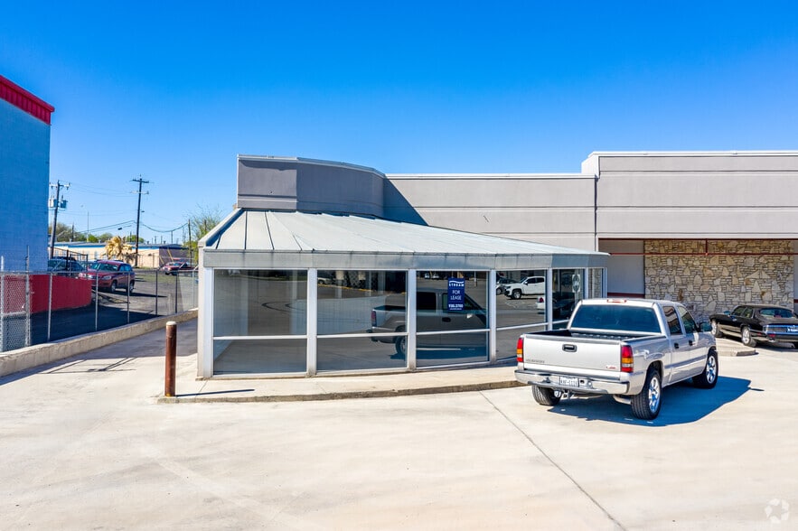 11401 Naco Perrin Blvd, San Antonio, TX for lease - Building Photo - Image 2 of 32
