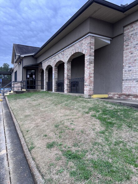 103 Watts St, Jonesboro, LA à vendre - Photo du bâtiment - Image 2 de 5