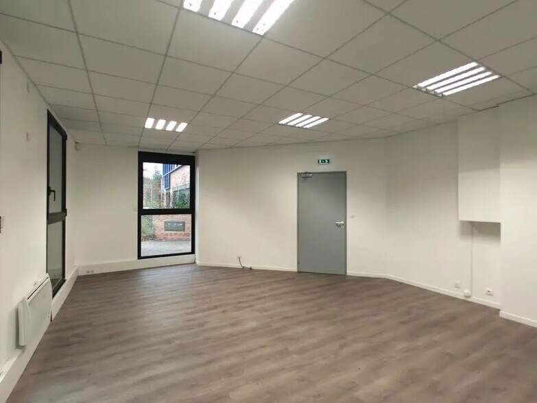 Bureau dans Cesson-Sévigné à louer - Photo du bâtiment - Image 2 de 8