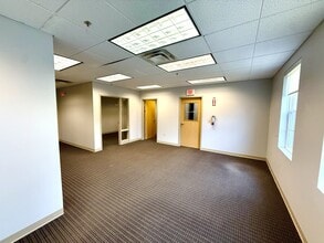 324 Cummings Rd, South Portland, ME for lease Interior Photo- Image 2 of 8