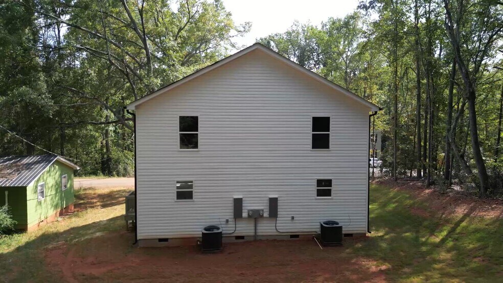 120-126 Brookmeade Dr portefeuille de 3 propriétés à vendre sur LoopNet.ca - Vidéo sur l’inscription commerciale - Image 2 de 20