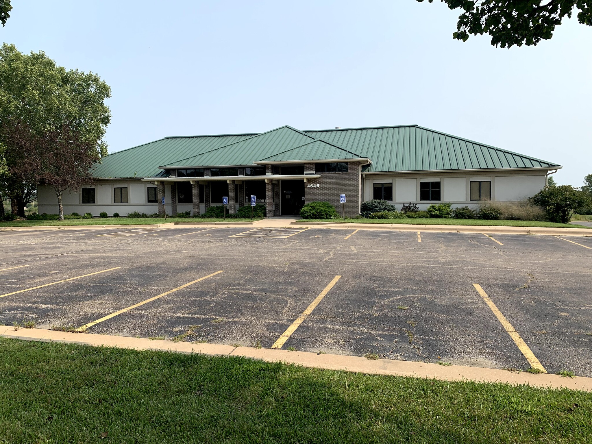 4646 NW Fielding Rd, Topeka, KS for sale Primary Photo- Image 1 of 1