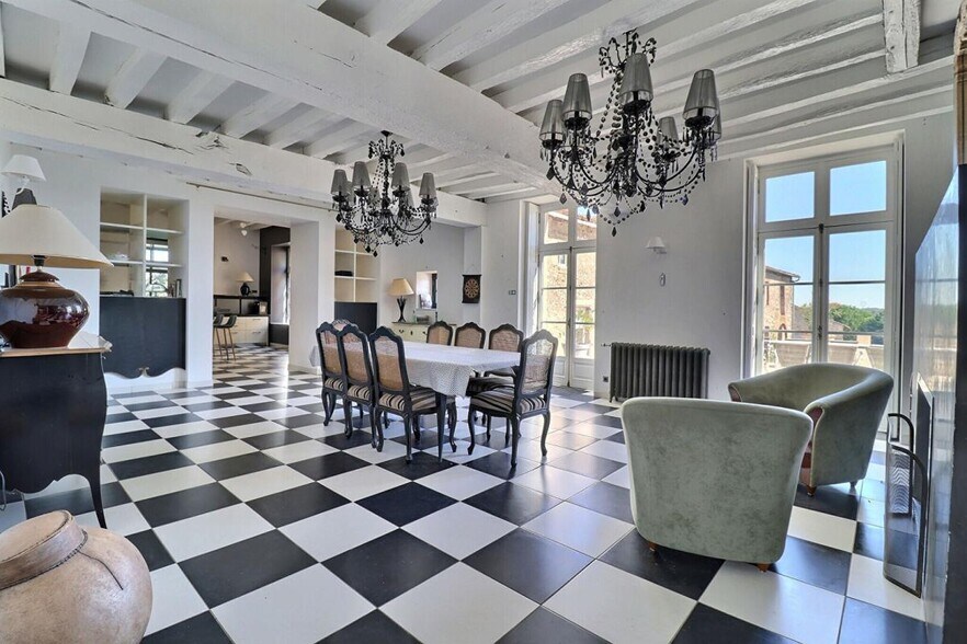 Office in Cholet for sale - Building Photo - Image 1 of 14