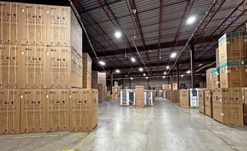 8000-8010 Winston St, Burnaby, BC à louer Photo intérieure- Image 2 de 4