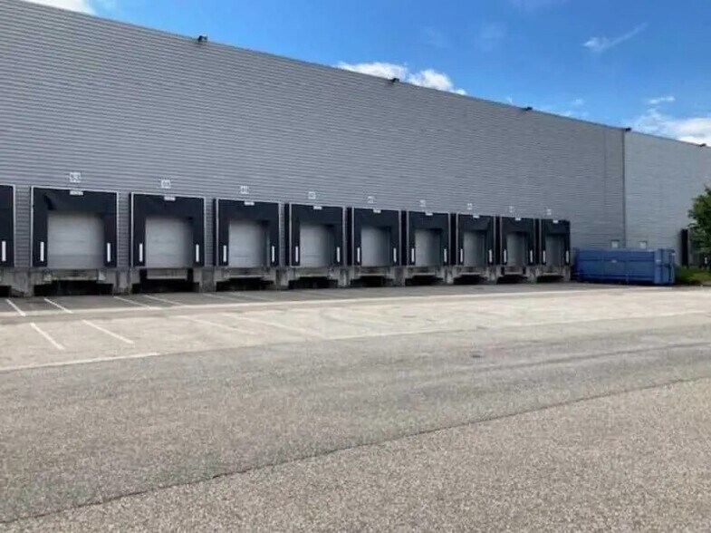 Bureau dans Mions à louer - Photo du bâtiment - Image 1 de 14