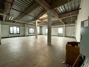 4805 Metropolitan Ave, Ridgewood, NY for lease Building Photo- Image 2 of 7