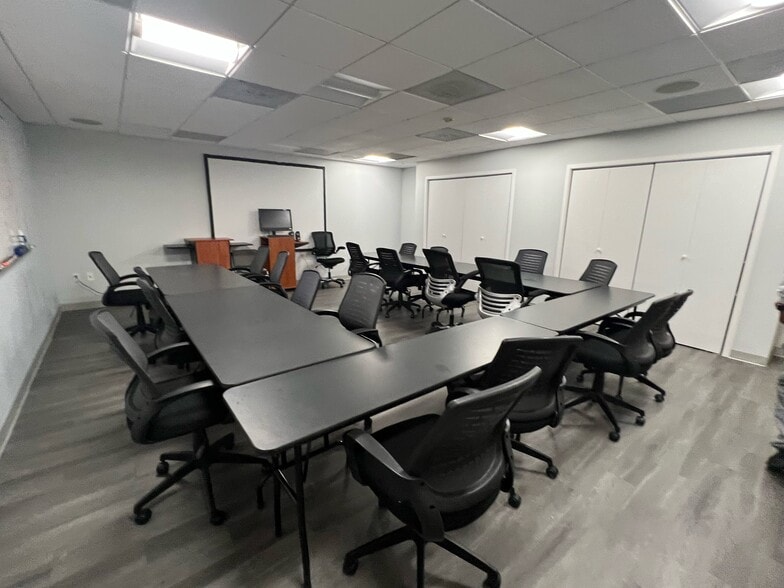 438 N Frederick Ave, Gaithersburg, MD for lease - Interior Photo - Image 1 of 21