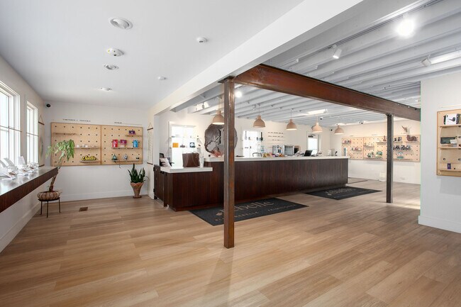 Plus de détails pour 783 S Main St, Great Barrington, MA - Commerce de détail à vendre