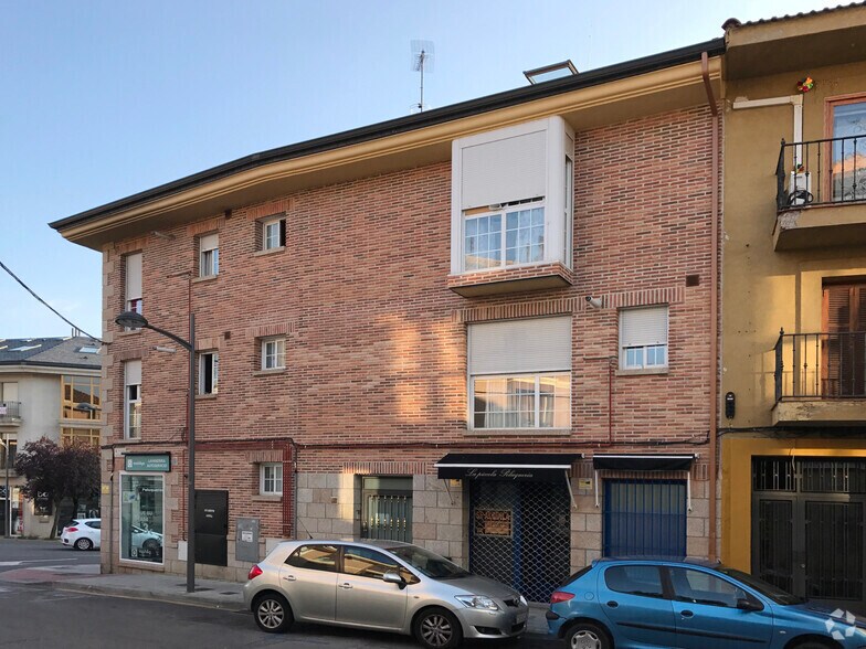 Avenida de los Voluntarios, 35, Galapagar, Madrid à louer - Photo du bâtiment - Image 2 de 2