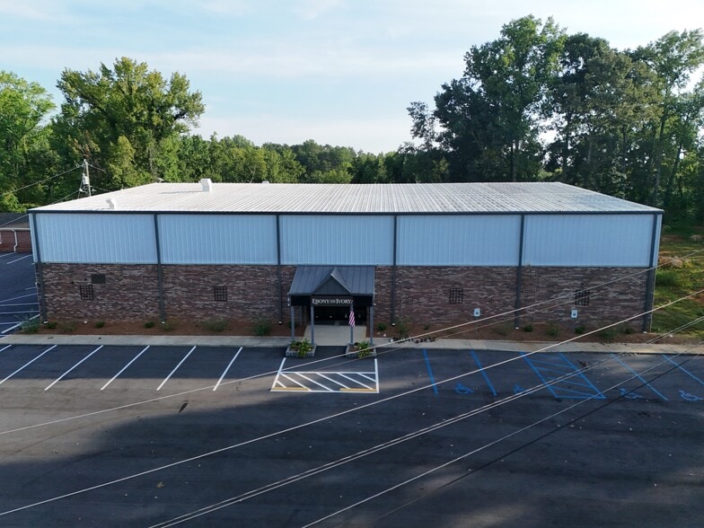 3825 Saluda Dam Rd, Easley, SC for sale - Primary Photo - Image 1 of 48