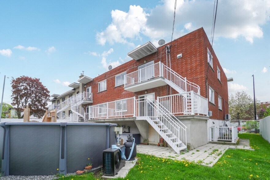 8733-8739A Rue Dufrost, Montréal, QC à vendre - Photo du bâtiment - Image 3 de 3
