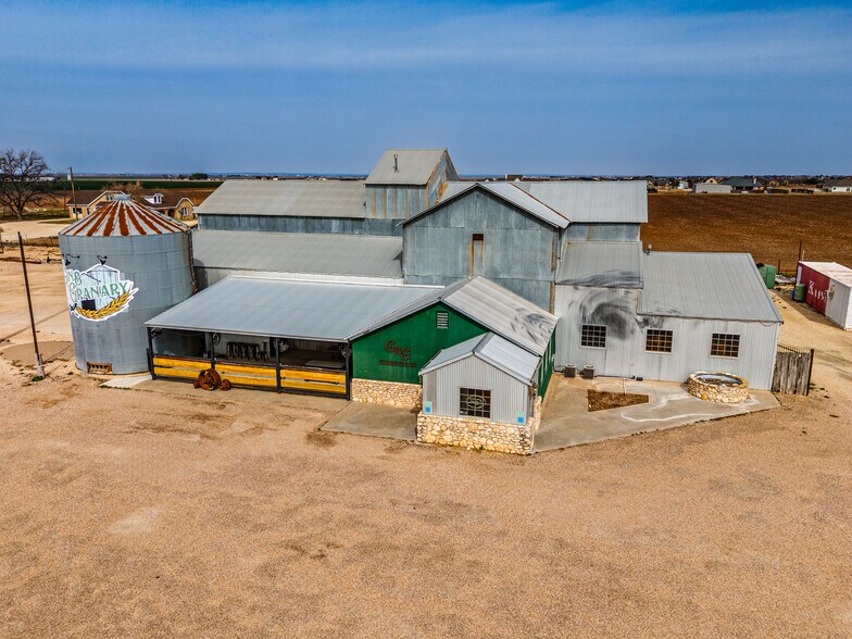 8336 TX 570, San Angelo, TX à vendre - Photo du bâtiment - Image 3 de 37
