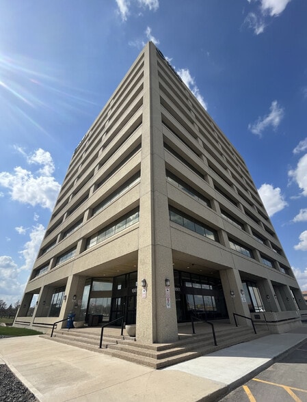 1661 Portage Av, Winnipeg, MB for lease - Building Photo - Image 2 of 15