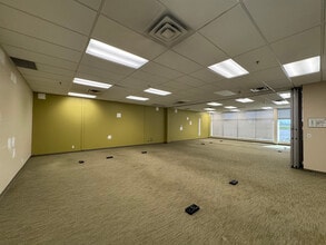 80 Courtneypark Dr W, Mississauga, ON à louer Photo intérieure- Image 2 de 12