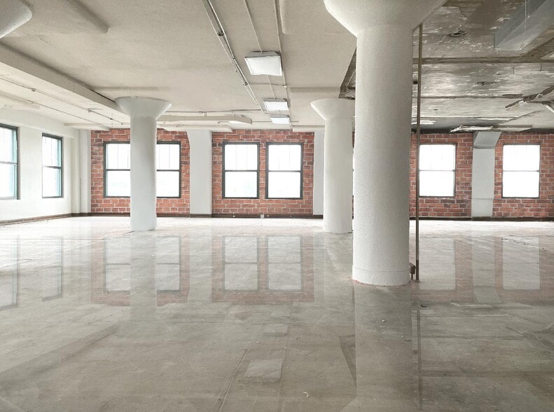 846 N Senate Ave, Indianapolis, IN for lease - Interior Photo - Image 2 of 9