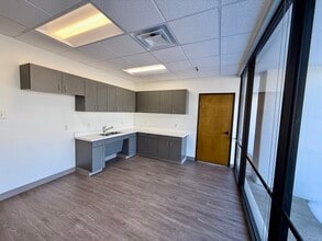 1202 Avenue T, Grand Prairie, TX for lease Interior Photo- Image 2 of 10