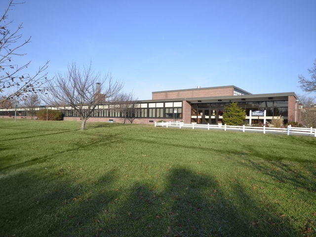 339 Snedecor Ave, West Islip, NY for lease - Primary Photo - Image 1 of 14