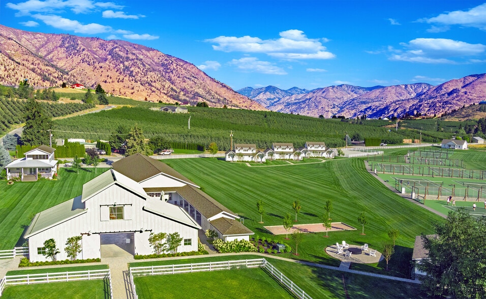 4848 Green Ave, Manson, WA for sale - Primary Photo - Image 1 of 20