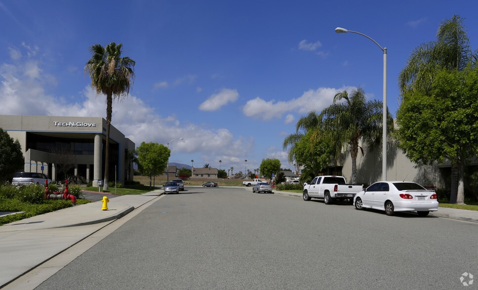 1215 Graphite Dr, Corona, CA for sale - Building Photo - Image 3 of 7